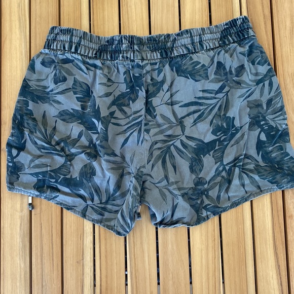 2 size small Old Navy Shorts - Picture 4 of 8